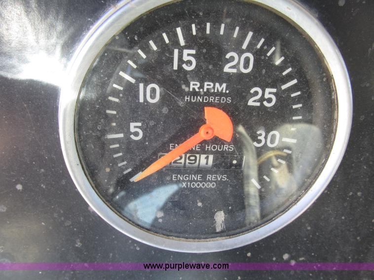 image for item F7416 1975 International Paystar 5000 water truck