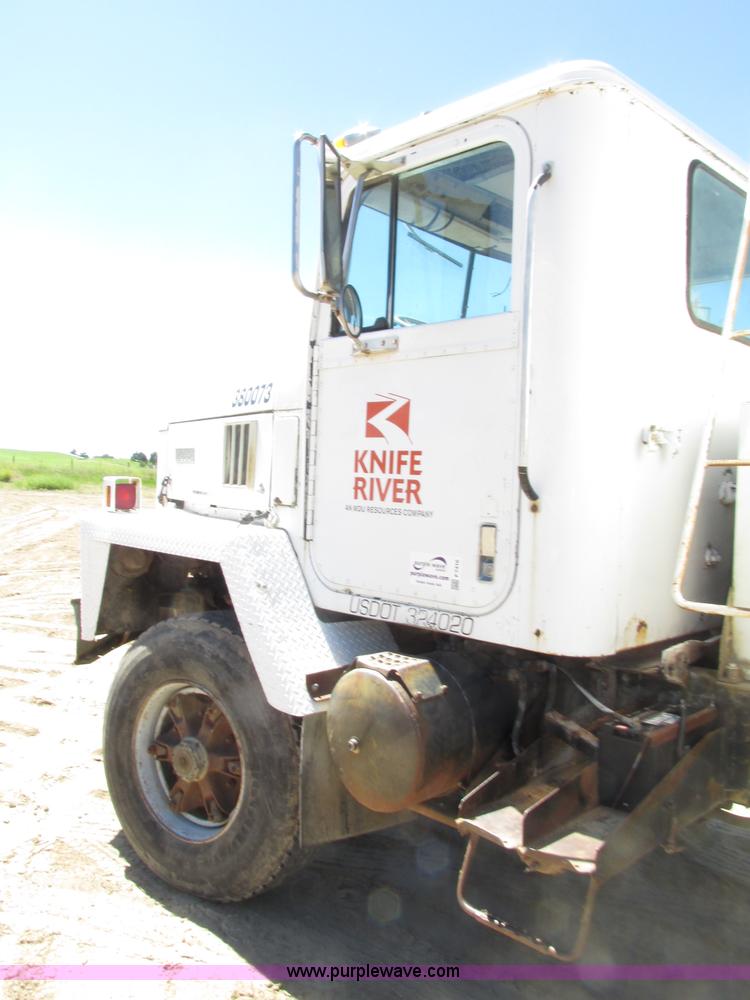 image for item F7416 1975 International Paystar 5000 water truck