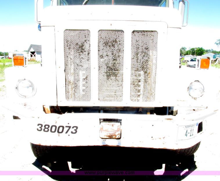 image for item F7416 1975 International Paystar 5000 water truck