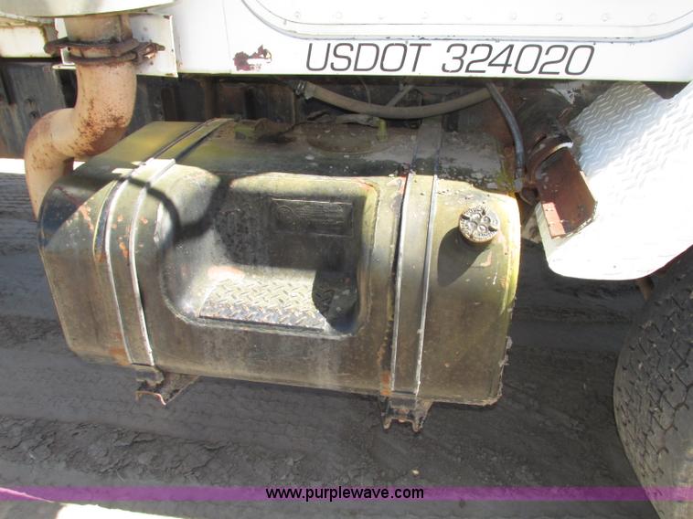 image for item F7416 1975 International Paystar 5000 water truck