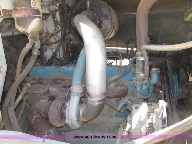 image for item F7416 1975 International Paystar 5000 water truck