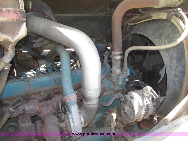 image for item F7416 1975 International Paystar 5000 water truck