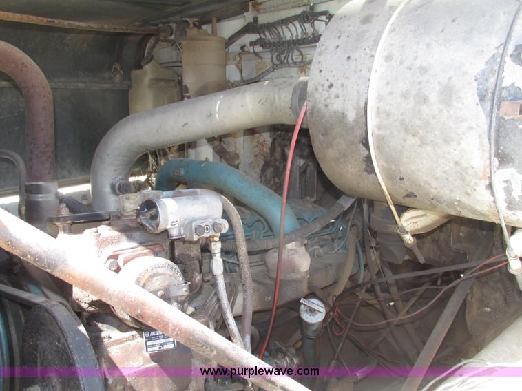 image for item F7416 1975 International Paystar 5000 water truck