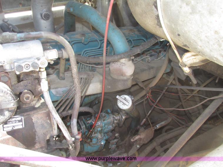 image for item F7416 1975 International Paystar 5000 water truck