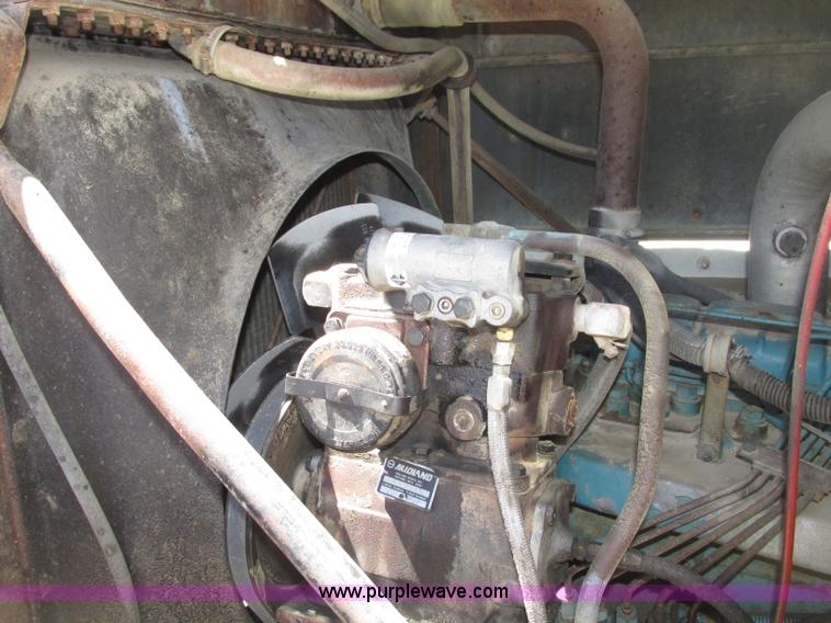 image for item F7416 1975 International Paystar 5000 water truck