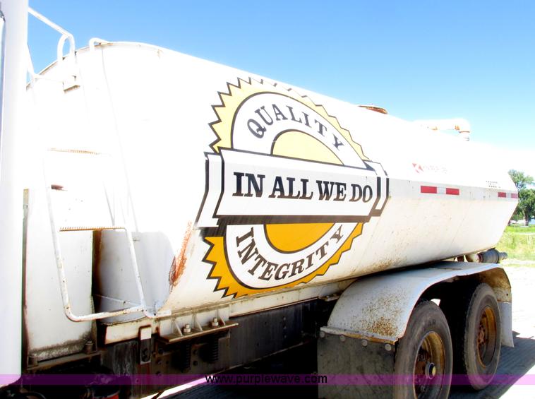 image for item F7416 1975 International Paystar 5000 water truck