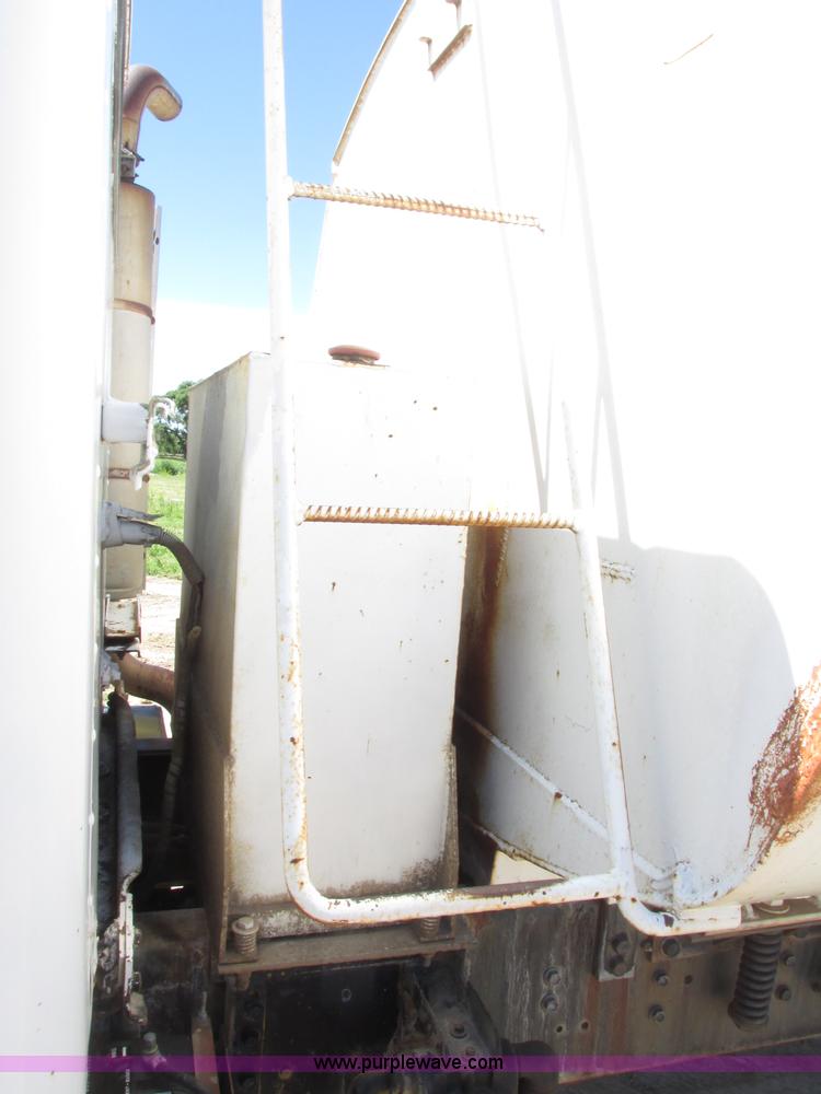 image for item F7416 1975 International Paystar 5000 water truck