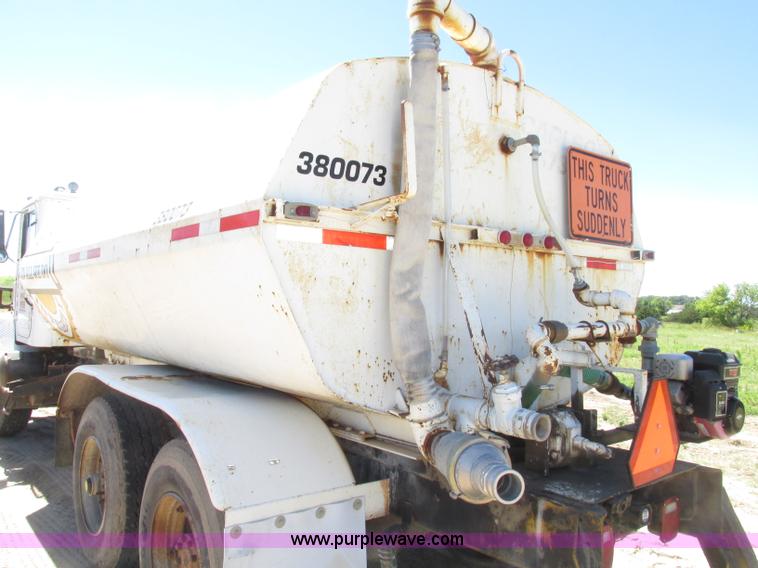 image for item F7416 1975 International Paystar 5000 water truck