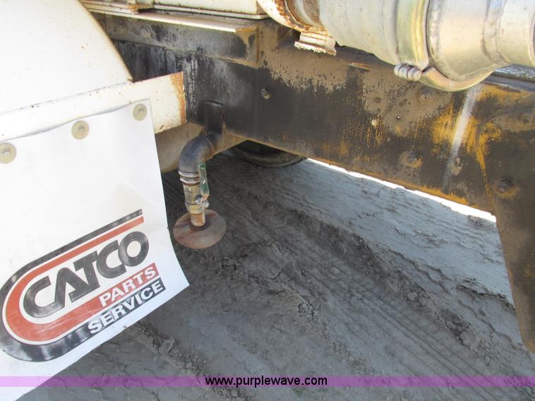 image for item F7416 1975 International Paystar 5000 water truck