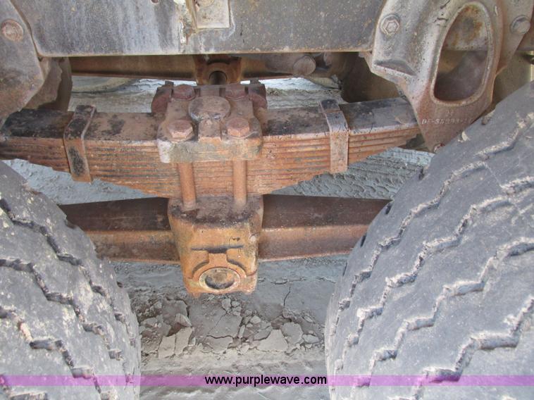 image for item F7416 1975 International Paystar 5000 water truck