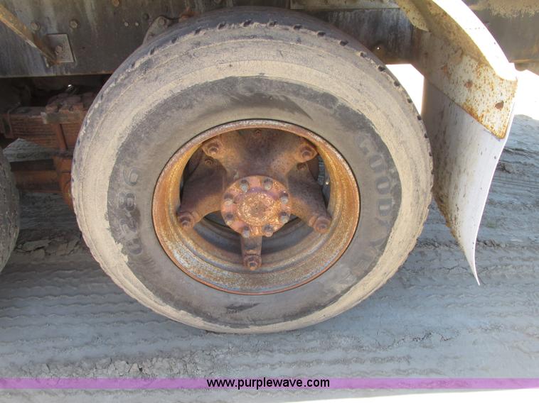 image for item F7416 1975 International Paystar 5000 water truck