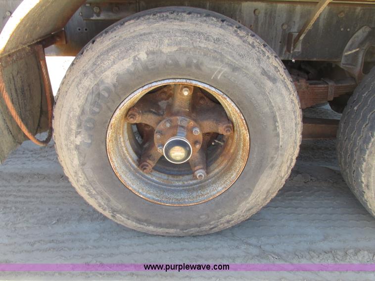 image for item F7416 1975 International Paystar 5000 water truck