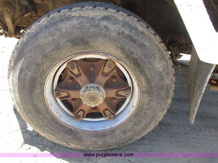 image for item F7416 1975 International Paystar 5000 water truck