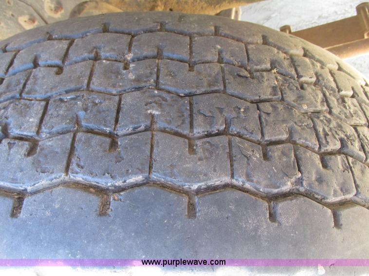 image for item F7416 1975 International Paystar 5000 water truck