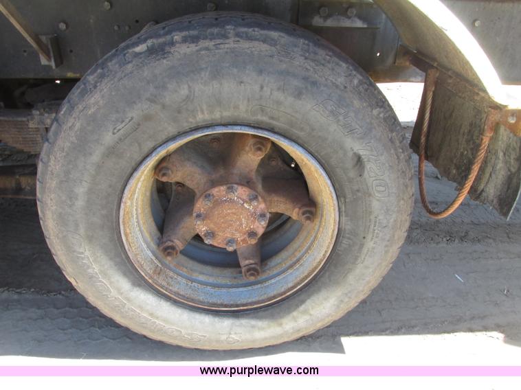 image for item F7416 1975 International Paystar 5000 water truck