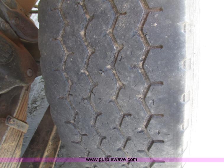 image for item F7416 1975 International Paystar 5000 water truck