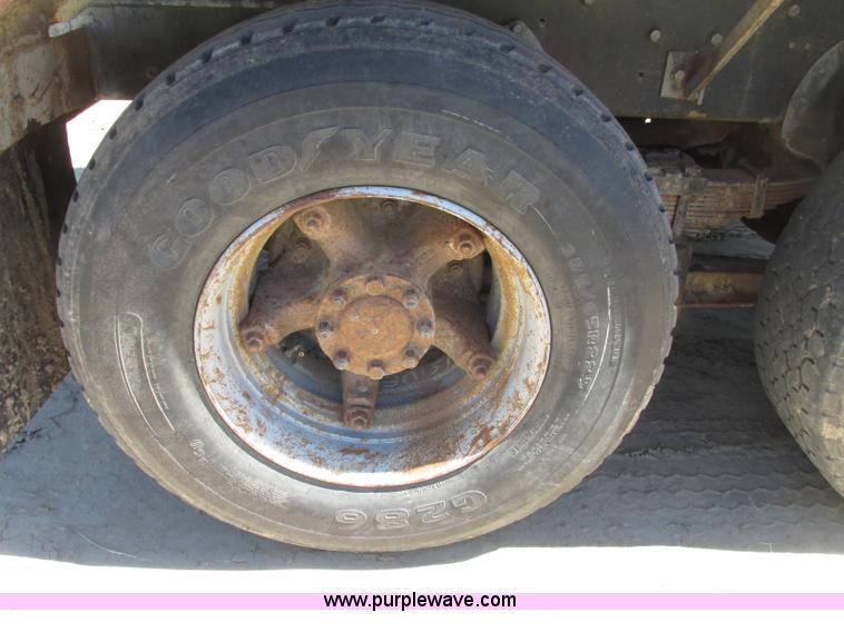 image for item F7416 1975 International Paystar 5000 water truck