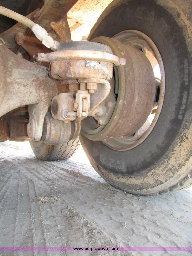 image for item F7416 1975 International Paystar 5000 water truck