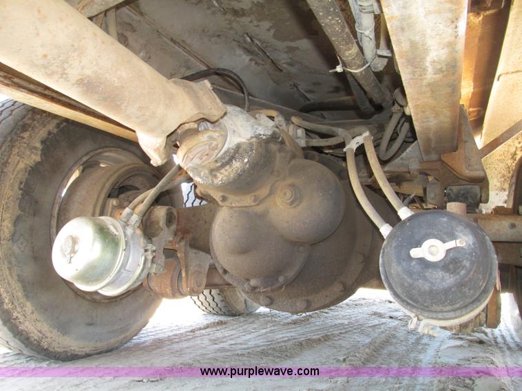 image for item F7416 1975 International Paystar 5000 water truck