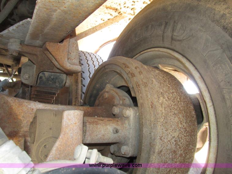 image for item F7416 1975 International Paystar 5000 water truck