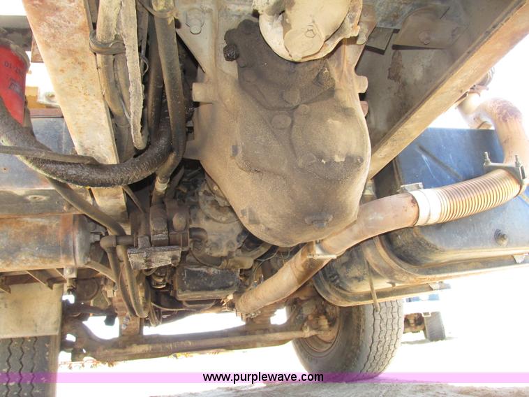 image for item F7416 1975 International Paystar 5000 water truck