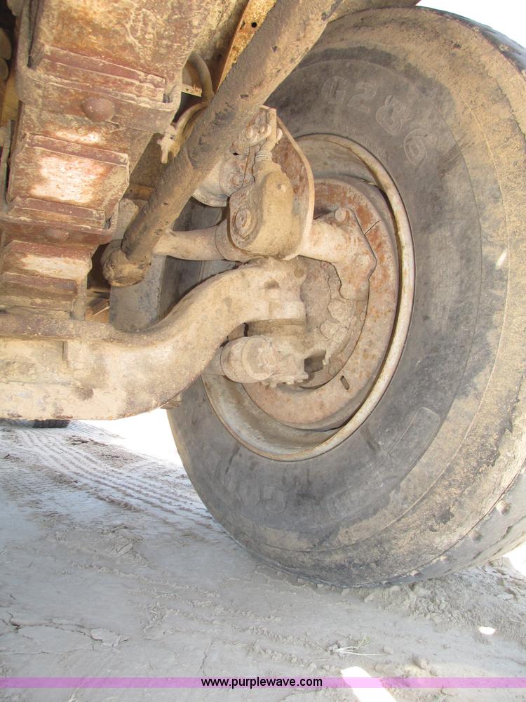 image for item F7416 1975 International Paystar 5000 water truck