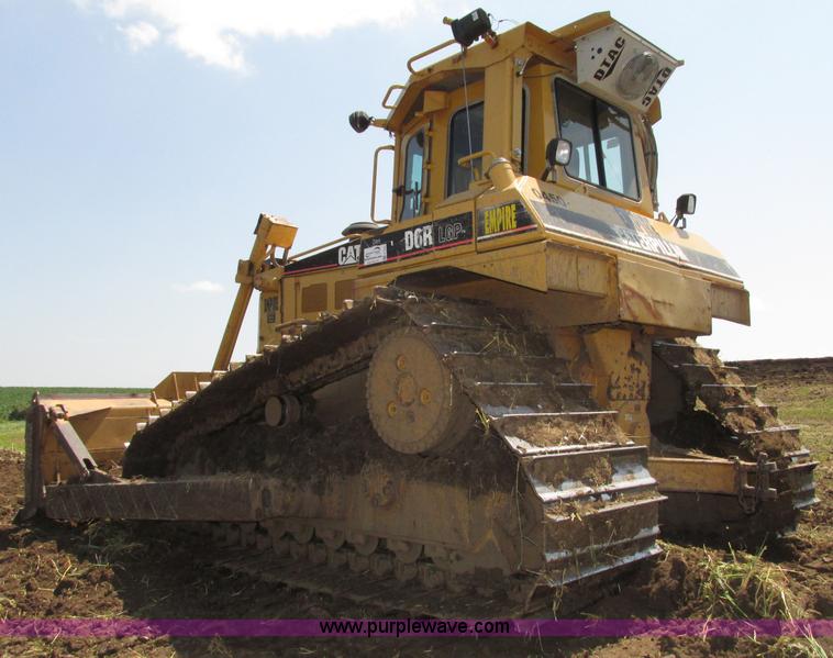 image for item F7433 1996 Caterpillar D6R LGP dozer