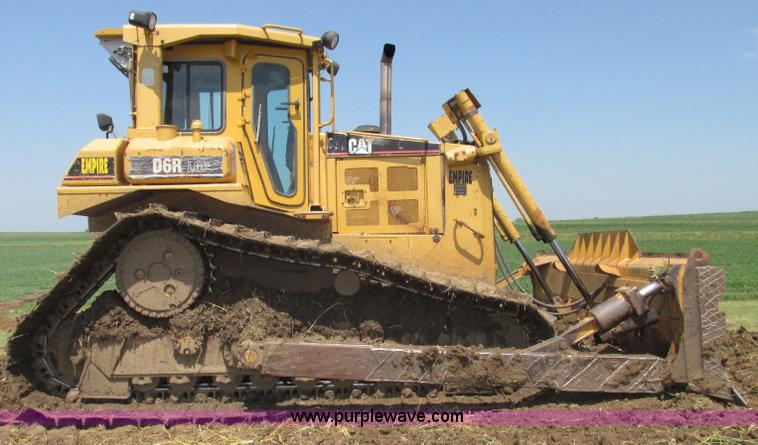 image for item F7433 1996 Caterpillar D6R LGP dozer