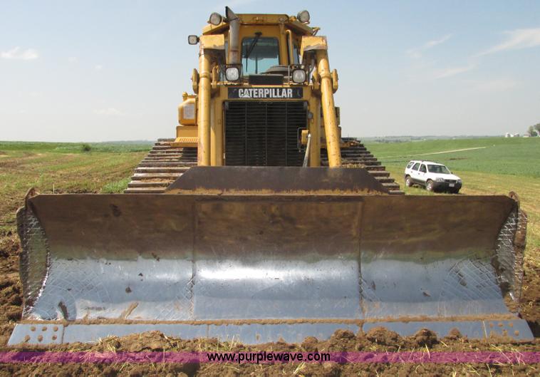 image for item F7433 1996 Caterpillar D6R LGP dozer