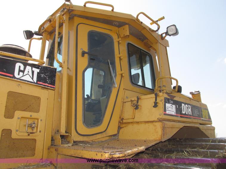 image for item F7433 1996 Caterpillar D6R LGP dozer