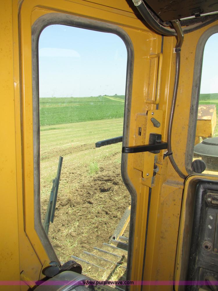 image for item F7433 1996 Caterpillar D6R LGP dozer