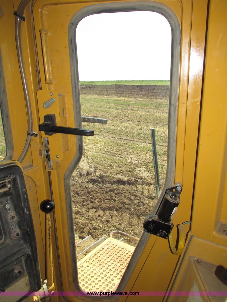 image for item F7433 1996 Caterpillar D6R LGP dozer