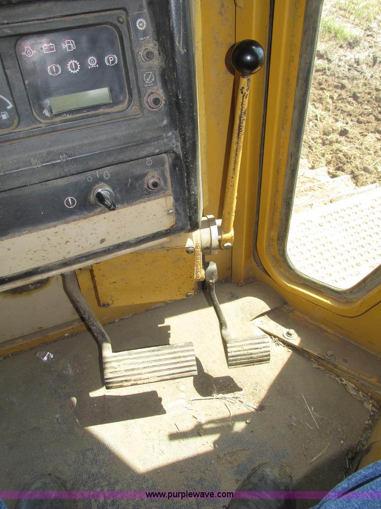 image for item F7433 1996 Caterpillar D6R LGP dozer