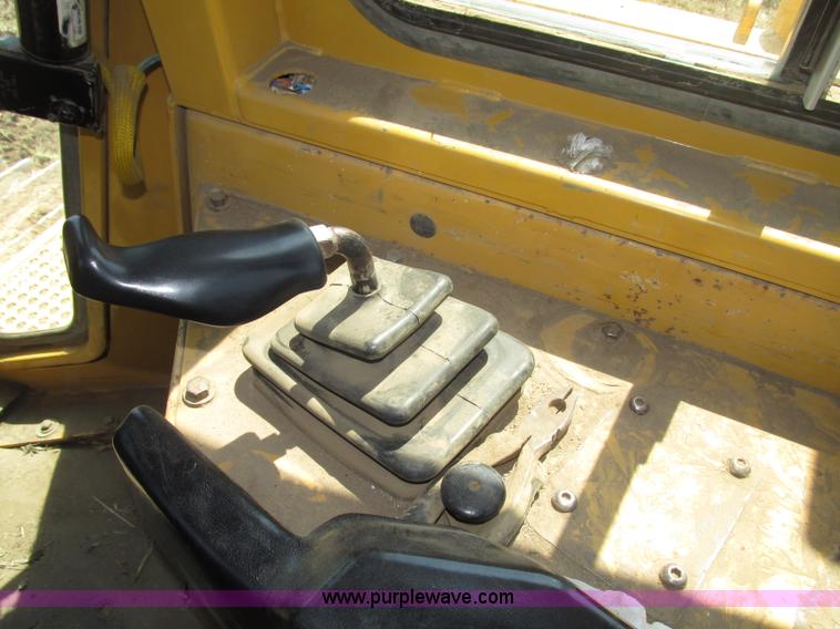 image for item F7433 1996 Caterpillar D6R LGP dozer