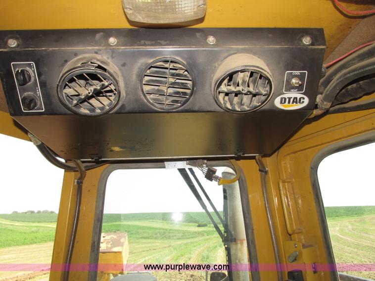image for item F7433 1996 Caterpillar D6R LGP dozer