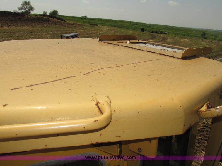 image for item F7433 1996 Caterpillar D6R LGP dozer