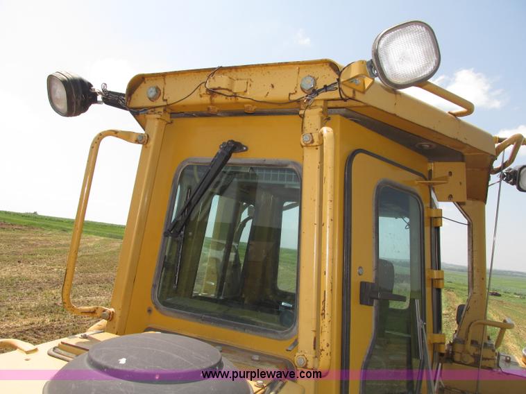 image for item F7433 1996 Caterpillar D6R LGP dozer