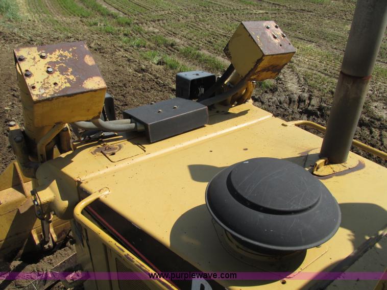 image for item F7433 1996 Caterpillar D6R LGP dozer