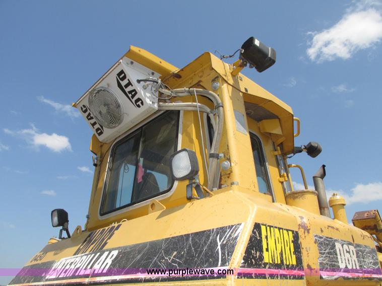 image for item F7433 1996 Caterpillar D6R LGP dozer