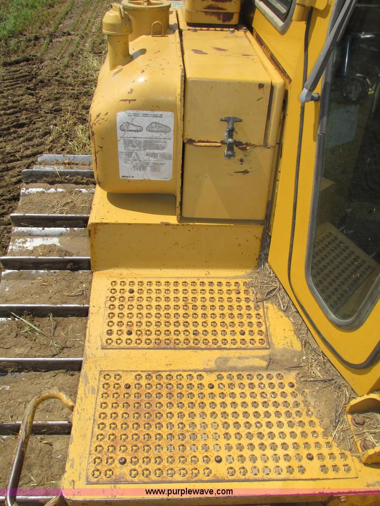 image for item F7433 1996 Caterpillar D6R LGP dozer