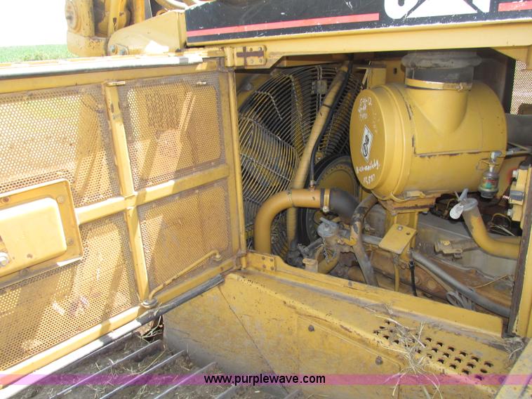 image for item F7433 1996 Caterpillar D6R LGP dozer