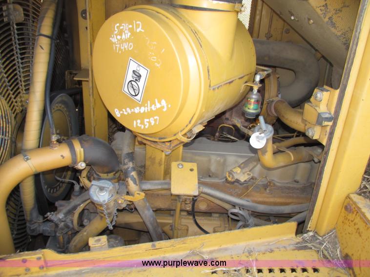 image for item F7433 1996 Caterpillar D6R LGP dozer