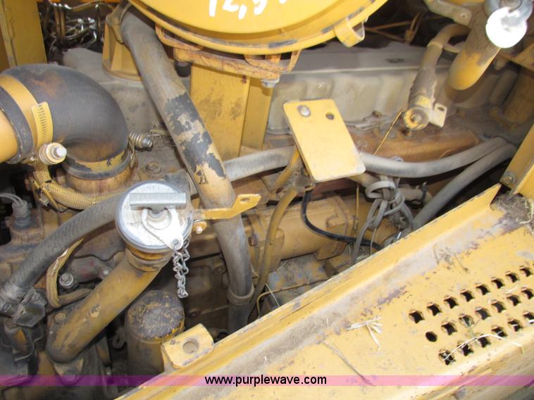 image for item F7433 1996 Caterpillar D6R LGP dozer
