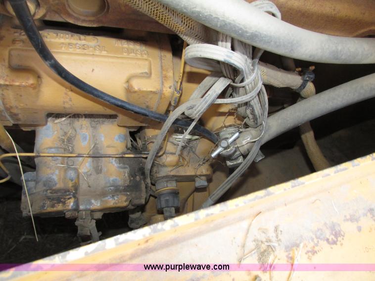 image for item F7433 1996 Caterpillar D6R LGP dozer