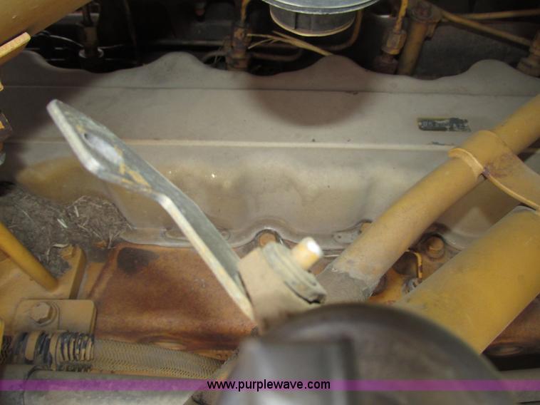 image for item F7433 1996 Caterpillar D6R LGP dozer