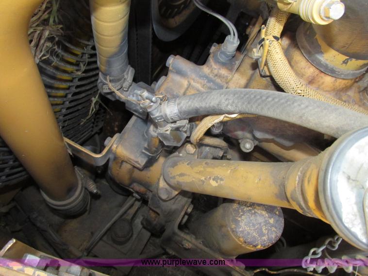 image for item F7433 1996 Caterpillar D6R LGP dozer