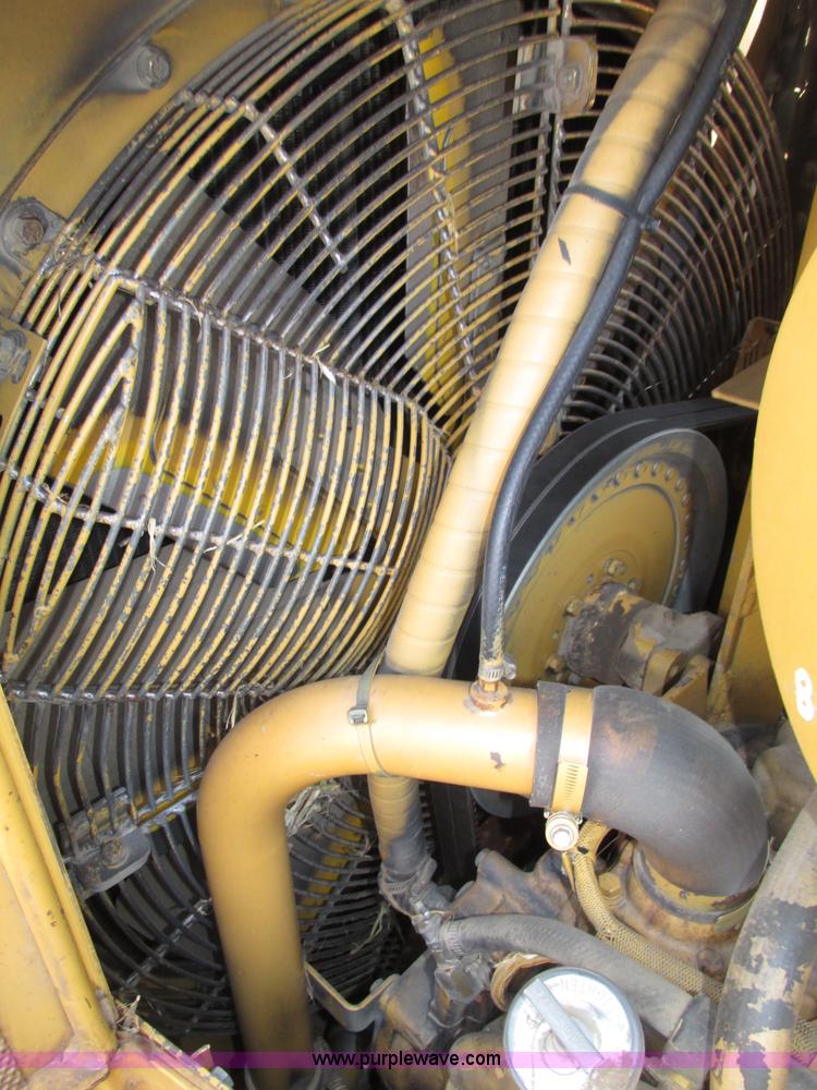 image for item F7433 1996 Caterpillar D6R LGP dozer