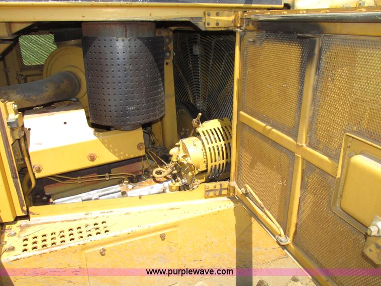 image for item F7433 1996 Caterpillar D6R LGP dozer