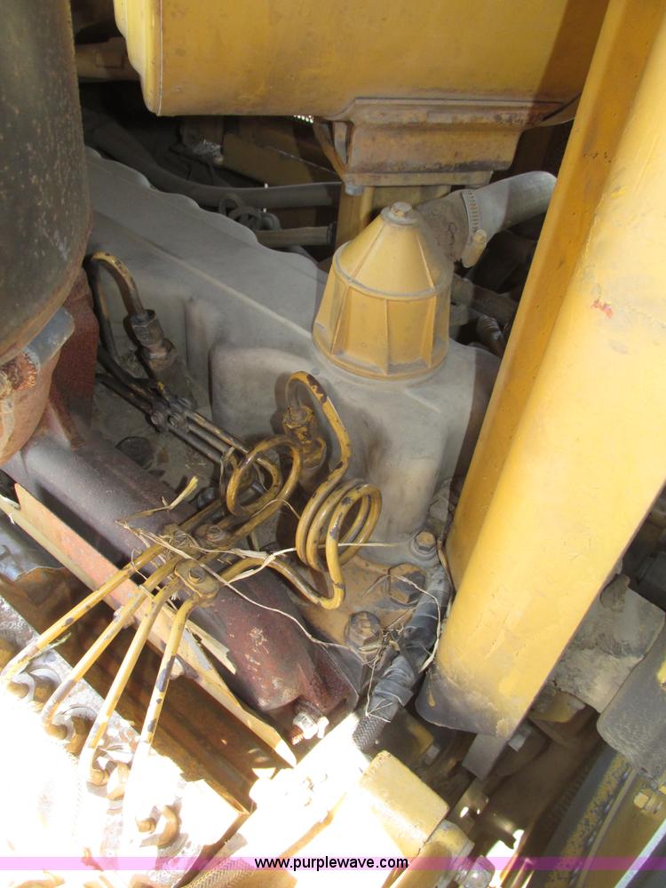 image for item F7433 1996 Caterpillar D6R LGP dozer