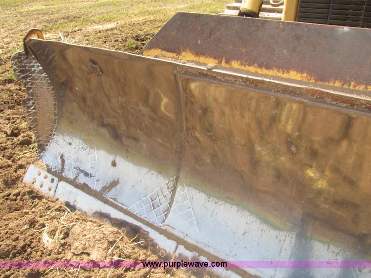image for item F7433 1996 Caterpillar D6R LGP dozer